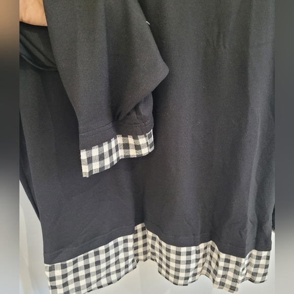 NWT- Black Vneck Sweater With Gigham Design At Collar And Hem-Size 28/5X - Picture 6 of 7